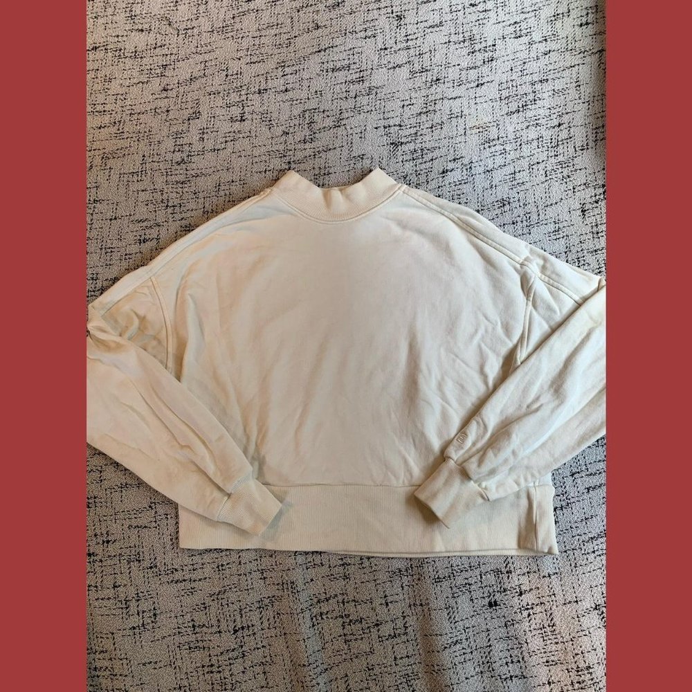Everlane Track cropped mock neck sweatshirt in off white (cream), size small